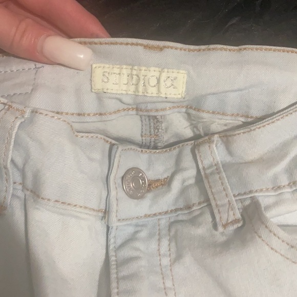 Light blue stretchy comfy fit /stylish jeans! Fits Real Small, XS or Even XXS :) - Picture 4 of 9